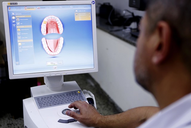 El Hospital Odontológico Universitario realiza implantes en menos de una hora El Hospital Odontológico Universitario realiza implantes en menos de una hora