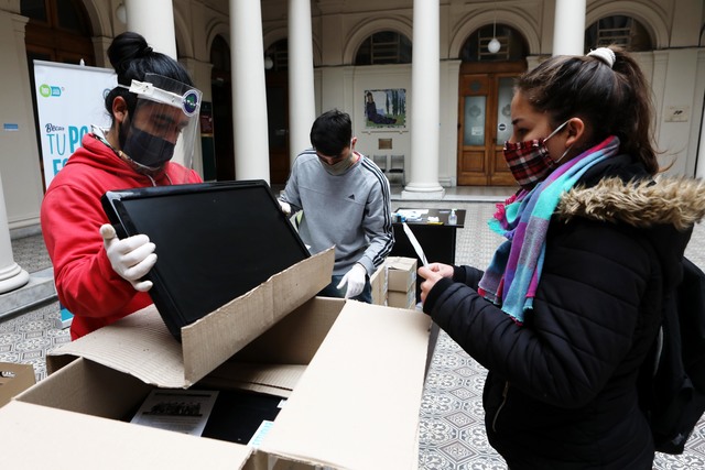 Comenzó la entrega gratuita de computadoras a estudiantes de la UNLP