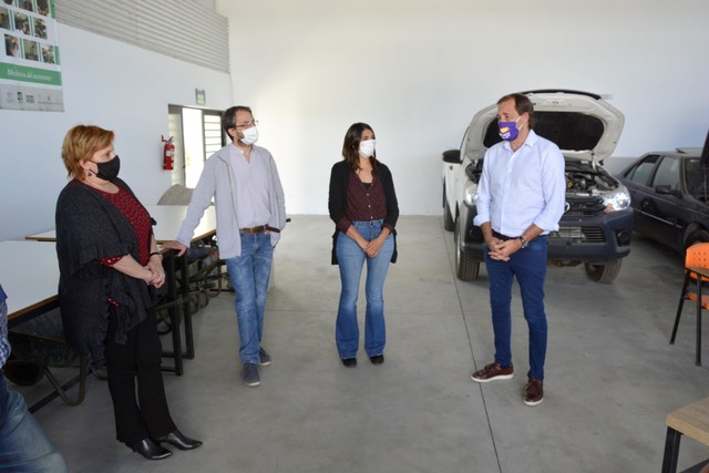 La Escuela de Oficios de la UNLP recibió motos por parte de la Municipalidad de La Plata La Escuela de Oficios de la UNLP recibió motos por parte de la Municipalidad de La Plata