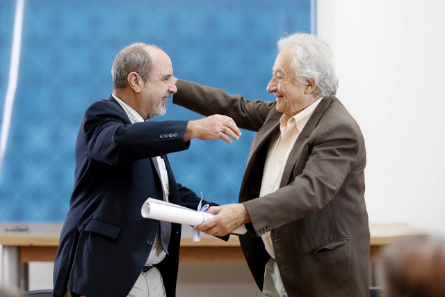La UNLP distinguió al Maestro Roberto Ruiz por su destacada trayectoria artística La UNLP distinguió al Maestro Roberto Ruiz por su destacada trayectoria artística