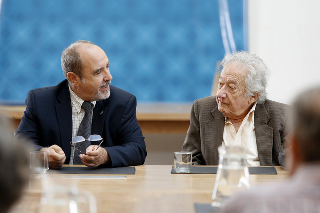 La UNLP distinguió al Maestro Roberto Ruiz por su destacada trayectoria artística La UNLP distinguió al Maestro Roberto Ruiz por su destacada trayectoria artística