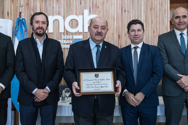 Fernando Tauber, distinguido con el Doctorado Honoris Causa de la Universidad Nacional Guillermo Brown Fernando Tauber, distinguido con el Doctorado Honoris Causa de la Universidad Nacional Guillermo Brown