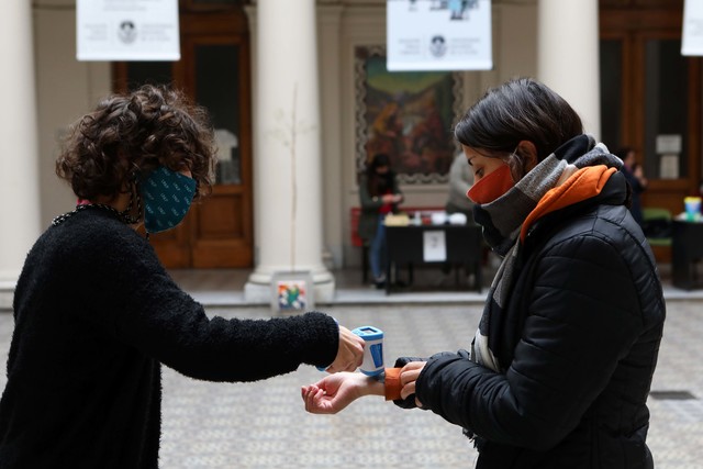 Más estudiantes de la UNLP recibieron tablets y notebooks Más estudiantes de la UNLP recibieron tablets y notebooks