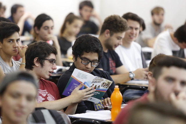 La UNLP da la bienvenida a sus ingresantes a través de una charla en los cursos introductorios La UNLP da la bienvenida a sus ingresantes a través de una charla en los cursos introductorios
