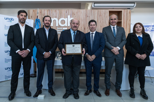 Fernando Tauber, distinguido con el Doctorado Honoris Causa de la Universidad Nacional Guillermo Brown Fernando Tauber, distinguido con el Doctorado Honoris Causa de la Universidad Nacional Guillermo Brown