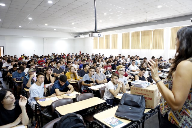 La UNLP da la bienvenida a sus ingresantes a través de una charla en los cursos introductorios La UNLP da la bienvenida a sus ingresantes a través de una charla en los cursos introductorios