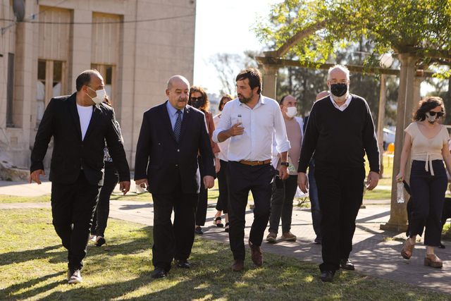La UNLP y Salud acordaron dar el título de Especialista Universitario a quienes terminan sus residencias
La UNLP y Salud acordaron dar el título de Especialista Universitario a quienes terminan sus residencias