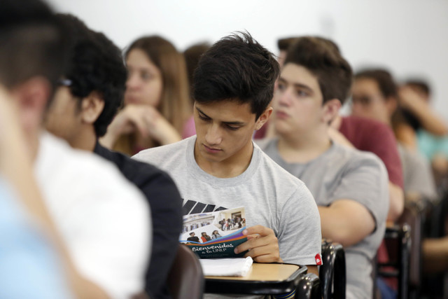La UNLP da la bienvenida a sus ingresantes a través de una charla en los cursos introductorios La UNLP da la bienvenida a sus ingresantes a través de una charla en los cursos introductorios