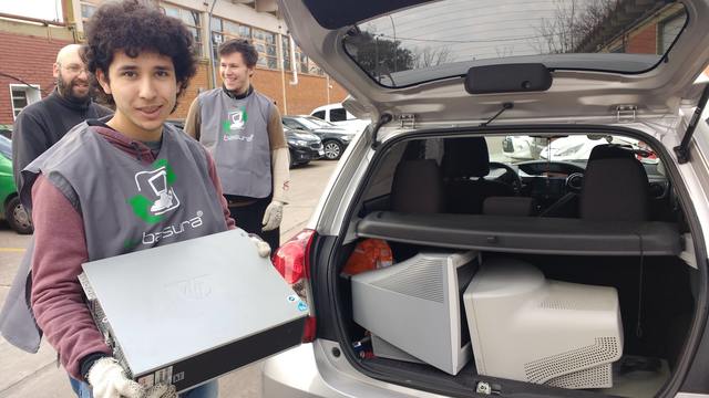 El programa E-Basura de la UNLP festeja sus 10 años de vida donando computadoras a escuelas de la región El programa E-Basura de la UNLP festeja sus 10 años de vida donando computadoras a escuelas de la región