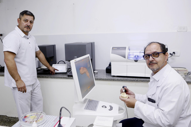 El Hospital Odontológico Universitario realiza implantes en menos de una hora El Hospital Odontológico Universitario realiza implantes en menos de una hora
