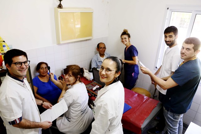 Optómetras de la UNLP detectan problemas visuales en niños de la periferia platense Optómetras de la UNLP detectan problemas visuales en niños de la periferia platense