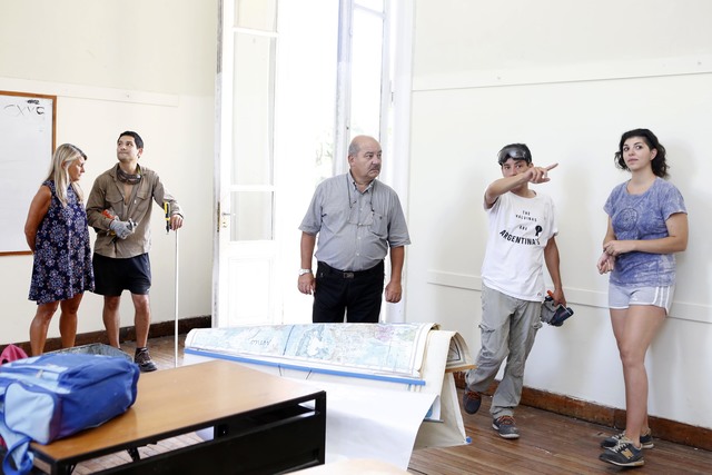 Tauber y Gacía Munitis , junto a Iván y Marcelo en las aulas del Colegio Nacional . Tauber y Gacía Munitis , junto a Iván y Marcelo en las aulas del Colegio Nacional .
