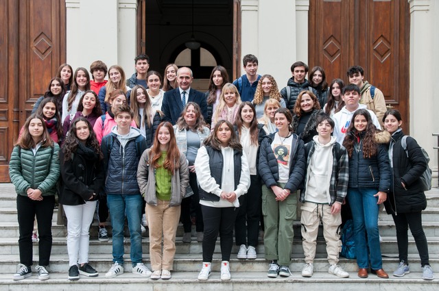 López Armengol recibió a la delegación del Colegio Nacional que viajó Paris para un intercambio cultural y educativo