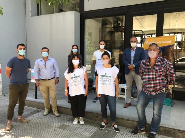 Voluntarios de la UNLP ayudan a inscribirse para acceder al Plan de Vacunación contra el COVID-19 Voluntarios de la UNLP ayudan a inscribirse para acceder al Plan de Vacunación contra el COVID-19