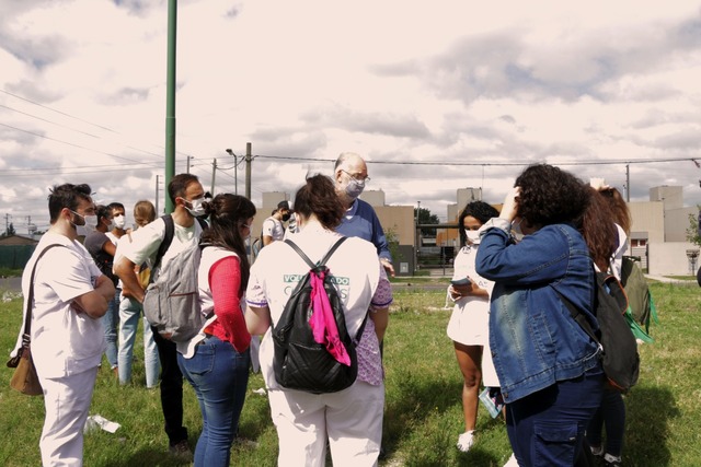La UNLP, presente en los barrios para acercar a los vecinos información sobre la campaña de vacunación La UNLP, presente en los barrios para acercar a los vecinos información sobre la campaña de vacunación