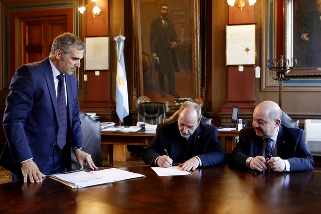 La UNLP escrituró el Albergue Universitario y el predio del ADA La UNLP escrituró el Albergue Universitario y el predio del ADA