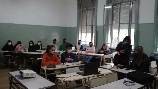 Con apoyo de la UNLP, dos escuelas desarrollaron una web pensada para estudiantes del último año del secundario