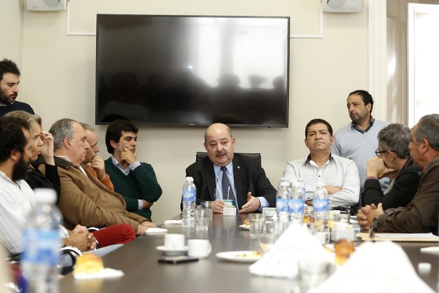 Convenio entre la UNLP y el Instituto de Políticas Públicas para el Desarrollo Regional Convenio entre la UNLP y el Instituto de Políticas Públicas para el Desarrollo Regional