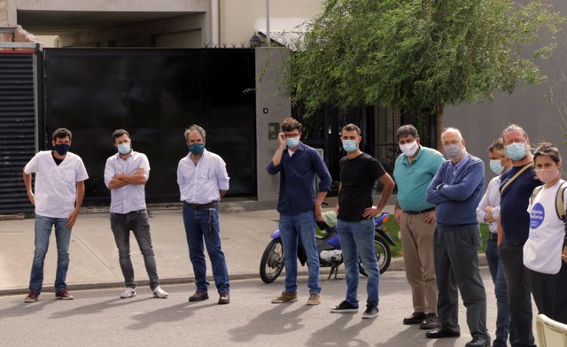 La UNLP, presente en los barrios para acercar a los vecinos información sobre la campaña de vacunación La UNLP, presente en los barrios para acercar a los vecinos información sobre la campaña de vacunación