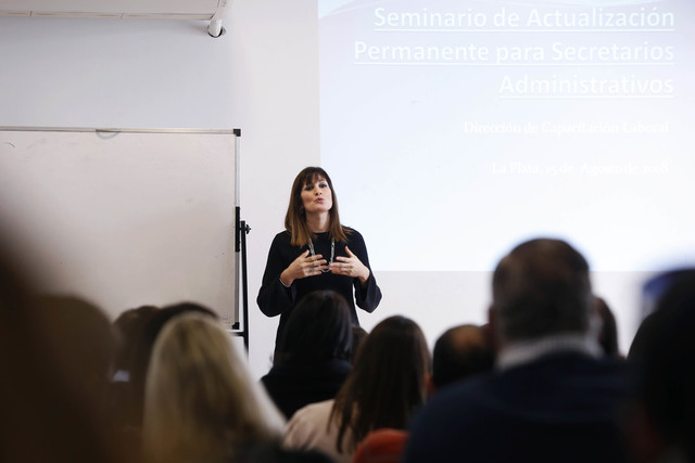 Comenzó el Seminario de Actualización para Secretarios Administrativos Comenzó el Seminario de Actualización para Secretarios Administrativos