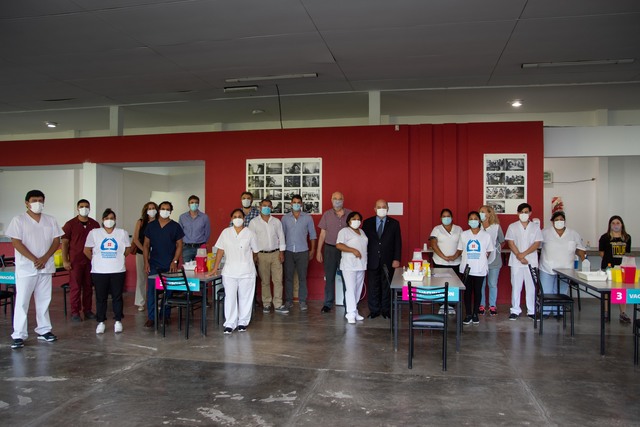Tauber visitó el vacunatorio que funciona en la sede del Comedor Universitario Tauber visitó el vacunatorio que funciona en la sede del Comedor Universitario