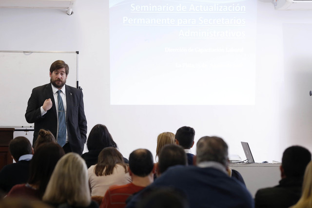 Comenzó el Seminario de Actualización para Secretarios Administrativos Comenzó el Seminario de Actualización para Secretarios Administrativos