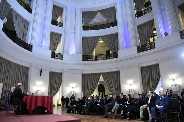 "El presidente de la UNLP presentó su libro sobre la Reforma Universitaria " "El presidente de la UNLP presentó su libro sobre la Reforma Universitaria "
