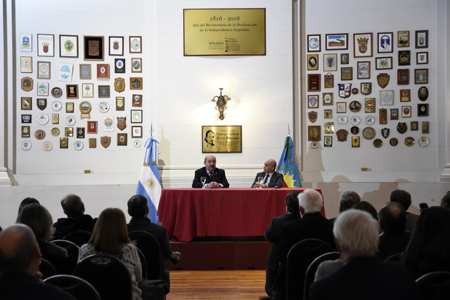 "El presidente de la UNLP presentó su libro sobre la Reforma Universitaria " "El presidente de la UNLP presentó su libro sobre la Reforma Universitaria "