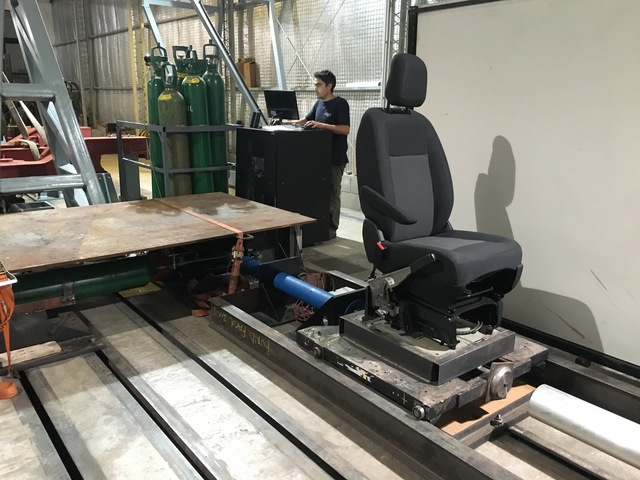 Ensayo dinámico de anclaje de asientos realizado en el GEMA Ensayo dinámico de anclaje de asientos realizado en el GEMA