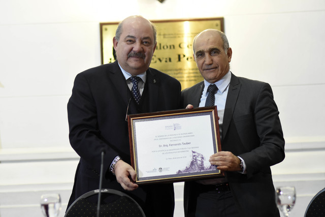 "El presidente de la UNLP presentó su libro sobre la Reforma Universitaria " "El presidente de la UNLP presentó su libro sobre la Reforma Universitaria "