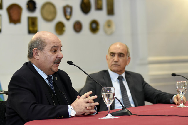 "El presidente de la UNLP presentó su libro sobre la Reforma Universitaria " "El presidente de la UNLP presentó su libro sobre la Reforma Universitaria "