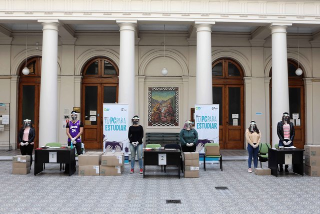 Se realizó una nueva entrega gratuita de computadoras para estudiantes de la UNLP Se realizó una nueva entrega gratuita de computadoras para estudiantes de la UNLP
