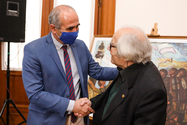 La UNLP recibió la visita de Adolfo Pérez Esquivel, Premio Nobel de la Paz y Doctor Honoris Causa
La UNLP recibió la visita de Adolfo Pérez Esquivel, Premio Nobel de la Paz y Doctor Honoris Causa