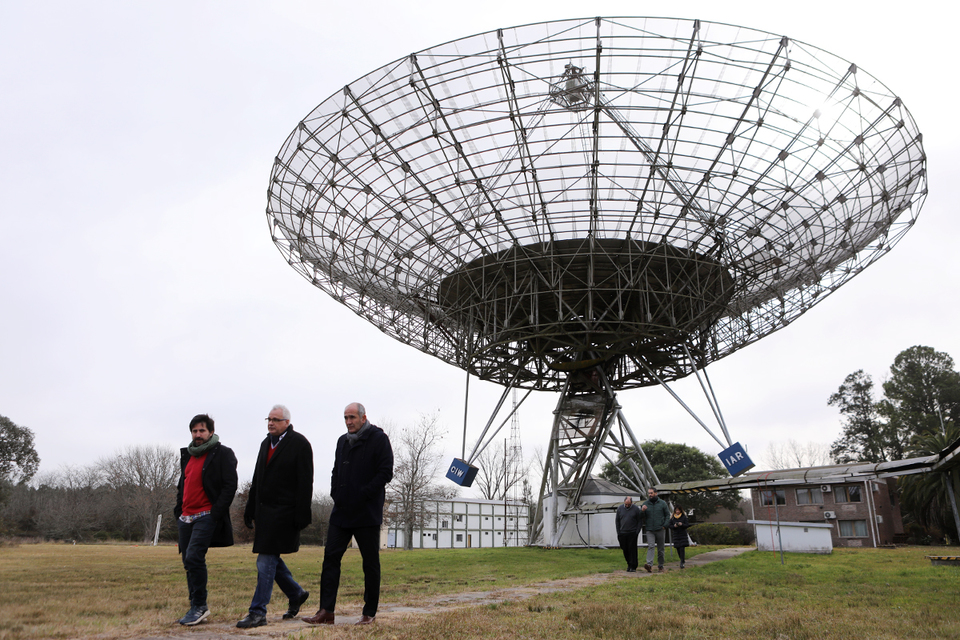 López Armengol recorrió las instalaciones del Instituto Argentino de Radioastronomía