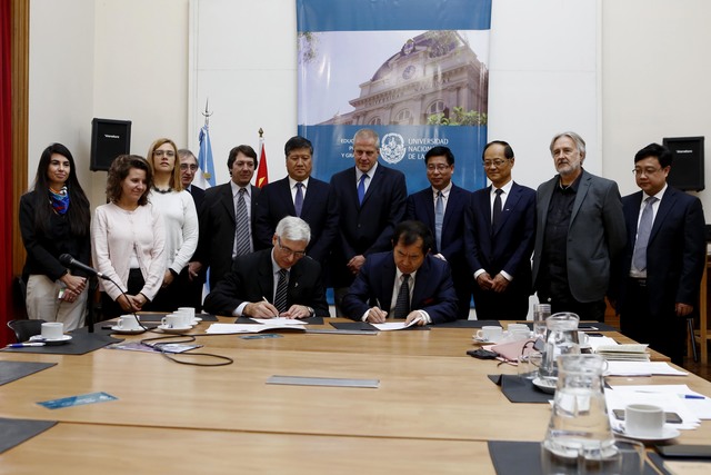Una delegación china visitó la UNLP Una delegación china visitó la UNLP