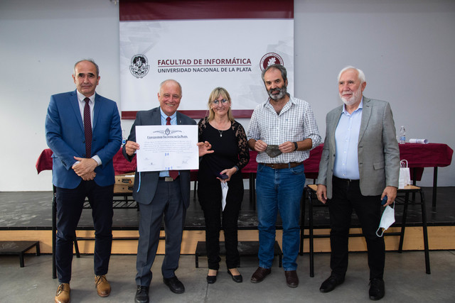 Distinguen al Ingeniero Armando De Giusti con el título Profesor Emérito