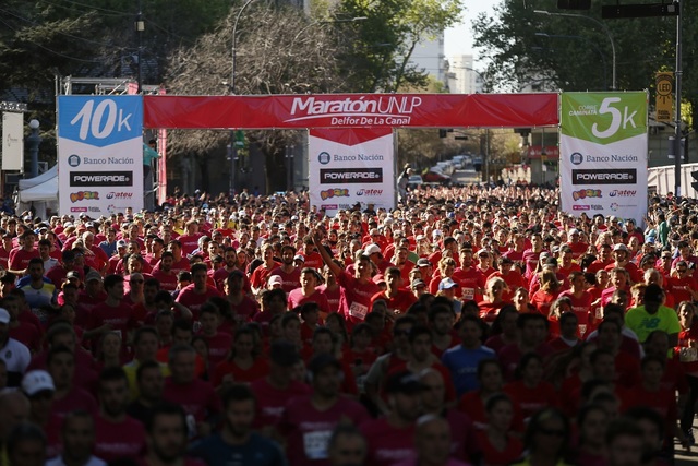 Se corrió la Maratón de la UNLP y la ciudad fue una fiesta Se corrió la Maratón de la UNLP y la ciudad fue una fiesta