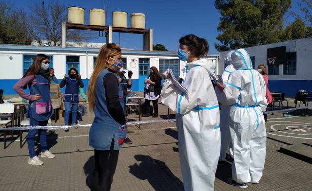Informe semanal: Los voluntarios de la UNLP en la lucha diaria contra la pandemia Informe semanal: Los voluntarios de la UNLP en la lucha diaria contra la pandemia