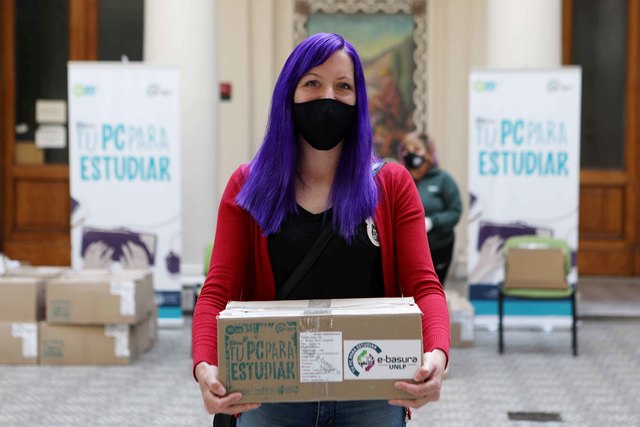 Se realizó una nueva entrega gratuita de computadoras para estudiantes de la UNLP Se realizó una nueva entrega gratuita de computadoras para estudiantes de la UNLP