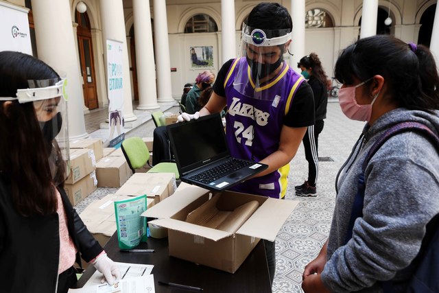 Se realizó una nueva entrega gratuita de computadoras para estudiantes de la UNLP Se realizó una nueva entrega gratuita de computadoras para estudiantes de la UNLP