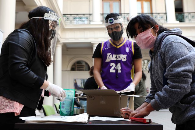 Se realizó una nueva entrega gratuita de computadoras para estudiantes de la UNLP Se realizó una nueva entrega gratuita de computadoras para estudiantes de la UNLP