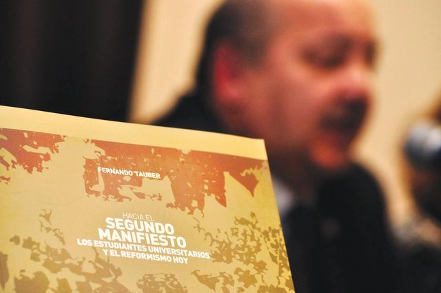 "El presidente de la UNLP presentó su libro sobre la Reforma Universitaria " "El presidente de la UNLP presentó su libro sobre la Reforma Universitaria "