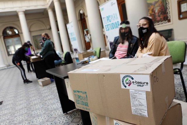 Más de 600 estudiantes ya recibieron sus computadoras y tablets Más de 600 estudiantes ya recibieron sus computadoras y tablets