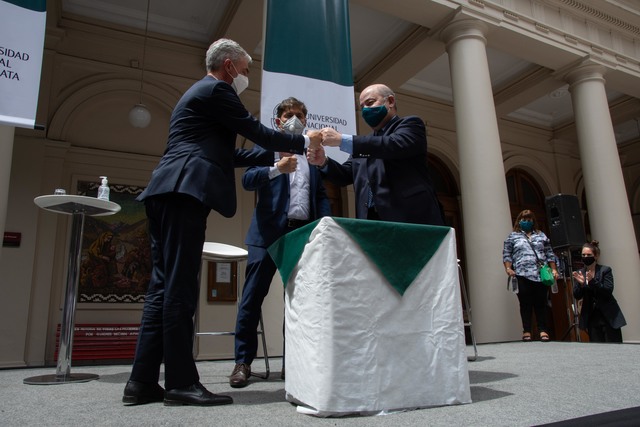 La UNLP hará un polo científico tecnológico en Gambier y extenderá el Tren Universitario La UNLP hará un polo científico tecnológico en Gambier y extenderá el Tren Universitario
