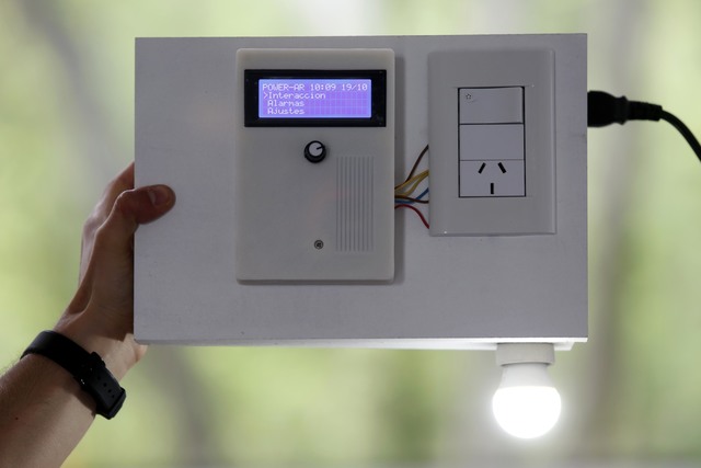 nvestigadores de la UNLP desarrollan un tablero inteligente para reducir el consumo eléctrico en las aulas nvestigadores de la UNLP desarrollan un tablero inteligente para reducir el consumo eléctrico en las aulas