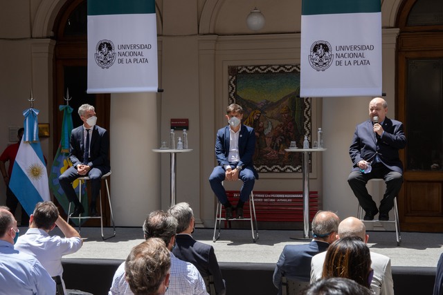 La UNLP hará un polo científico tecnológico en Gambier y extenderá el Tren Universitario La UNLP hará un polo científico tecnológico en Gambier y extenderá el Tren Universitario