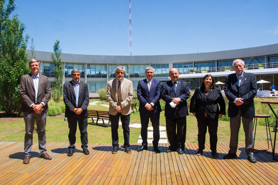 Anuncian millonaria inversión y avanza la planta argentina de desarrollo de baterías de litio