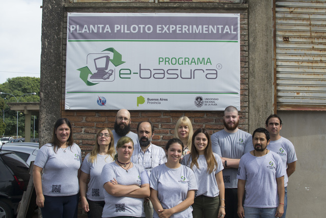 El programa de reciclado informático de la UNLP donó computadoras a hospitales de la región