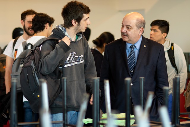 Fernando Tauber visitó las instalaciones del Comedor en el turno noche Fernando Tauber visitó las instalaciones del Comedor en el turno noche