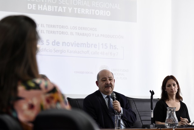 Se realizó un debate por el acceso a la Tierra y a la Vivienda Se realizó un debate por el acceso a la Tierra y a la Vivienda